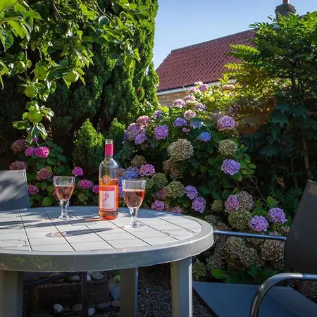 2 Bed In Whitby Oc-wa011 *