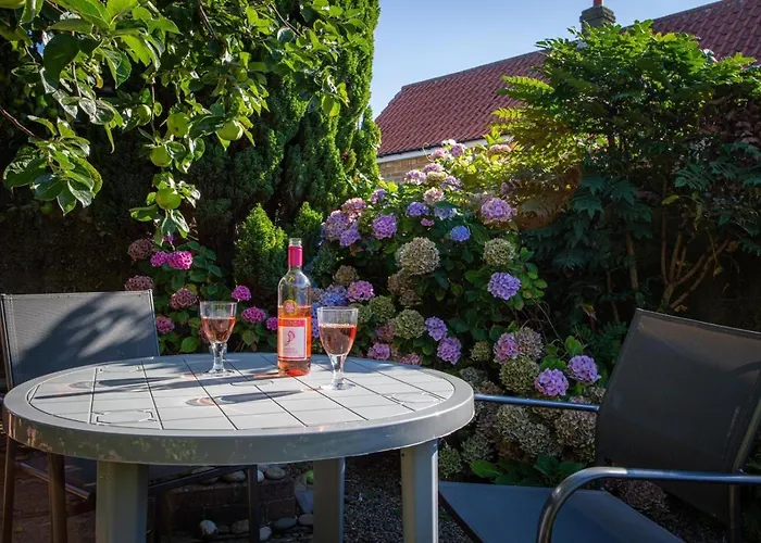 2 Bed In Whitby Oc-wa011 *